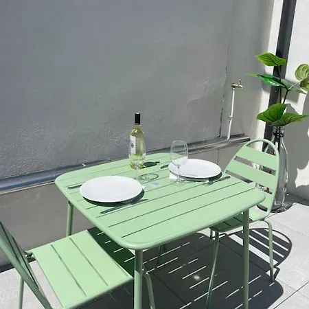 Studio En Avec Terrasse Et Parking Prive Vakantiehuis