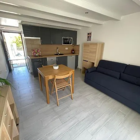 Studio En Avec Terrasse Et Parking Prive Дом отдыха *